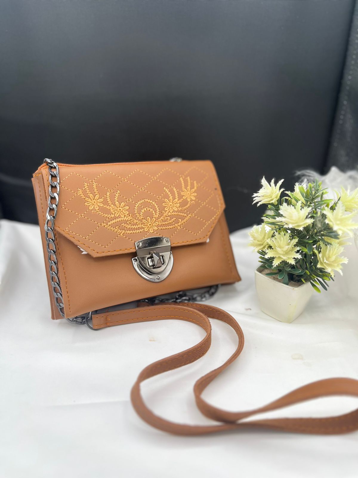 HALF CHAIN BELT BAGS