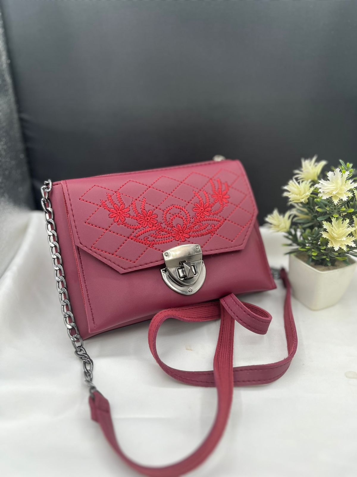 HALF CHAIN BELT BAGS