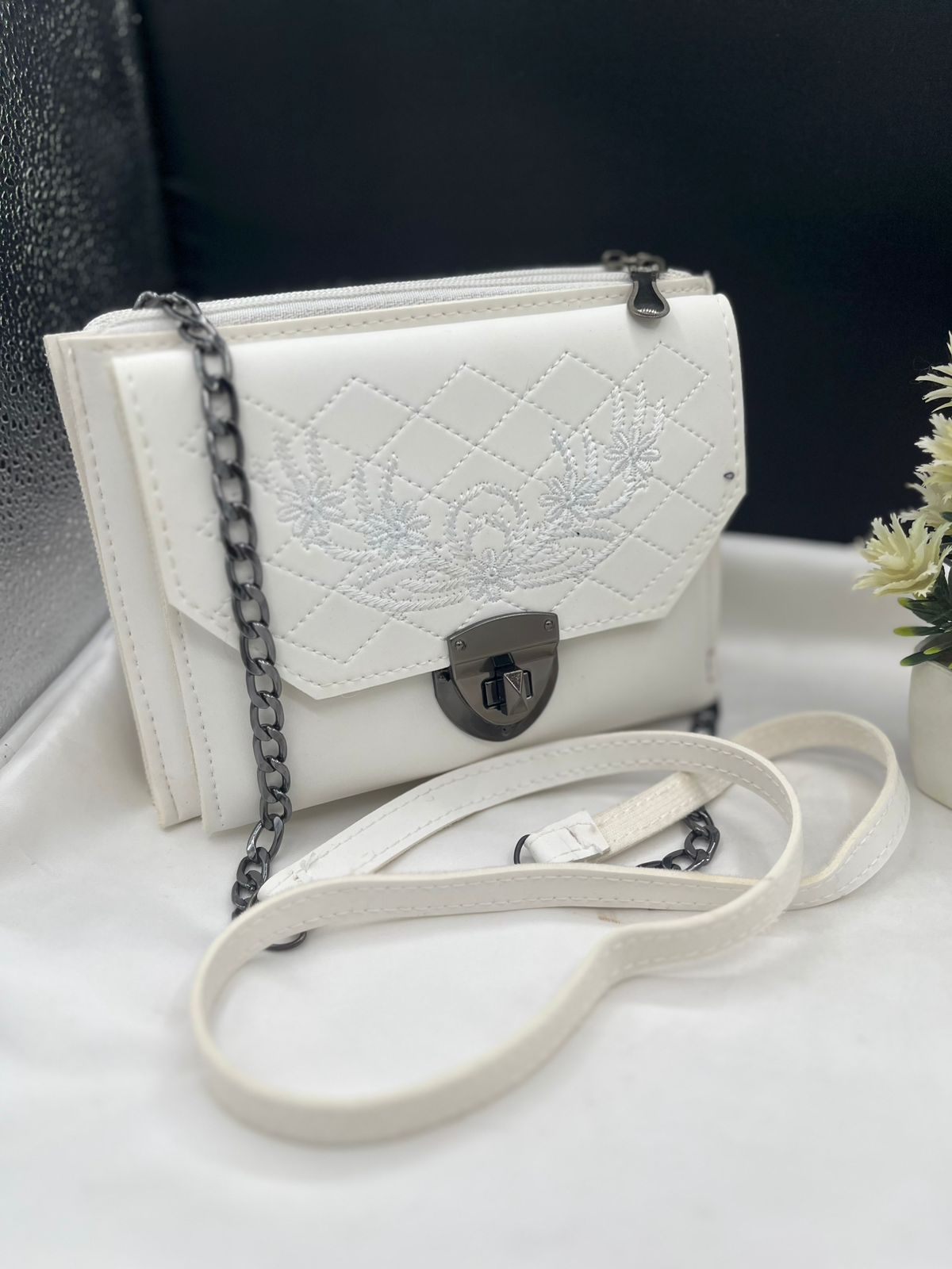HALF CHAIN BELT BAGS