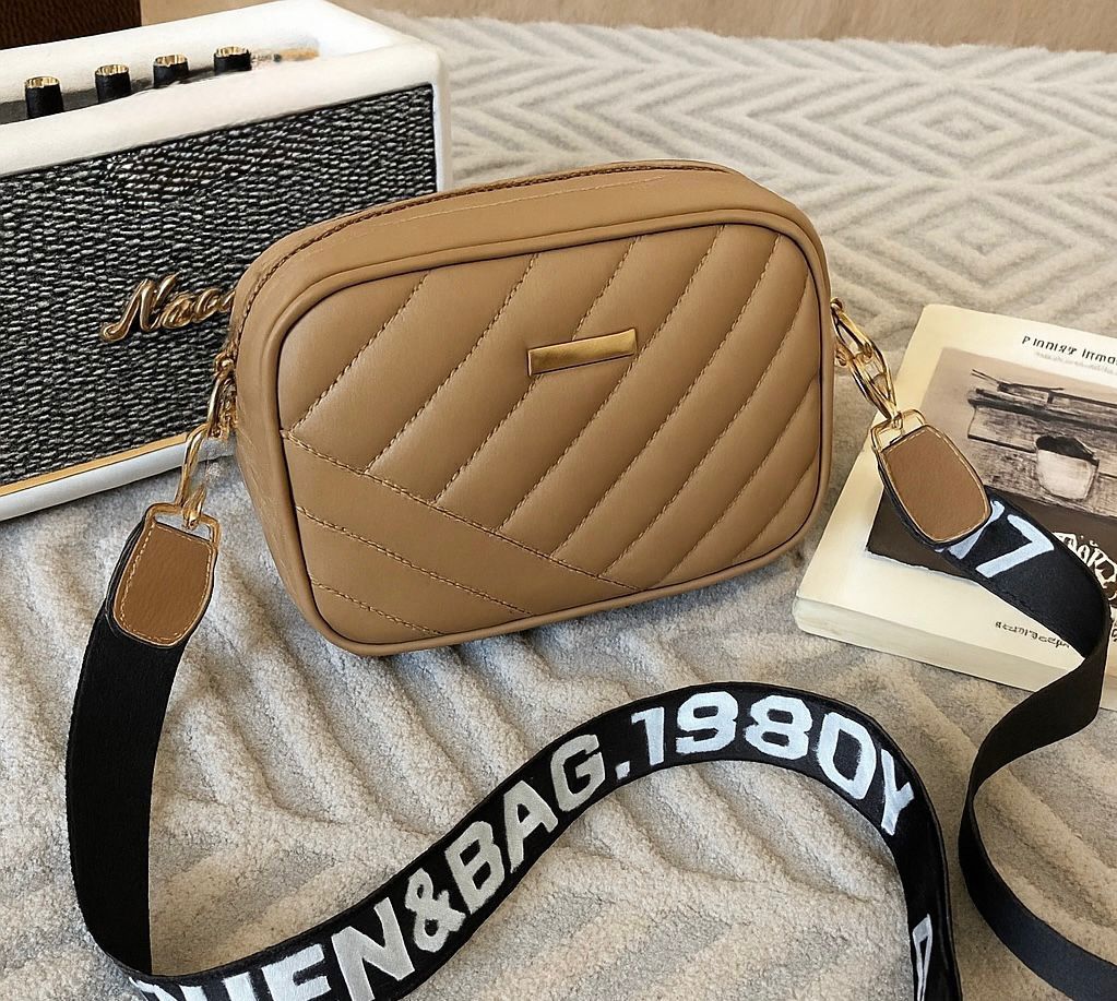 CROSS BODY BAGS