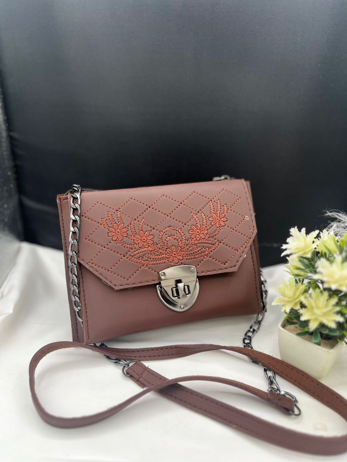 HALF CHAIN BELT BAGS