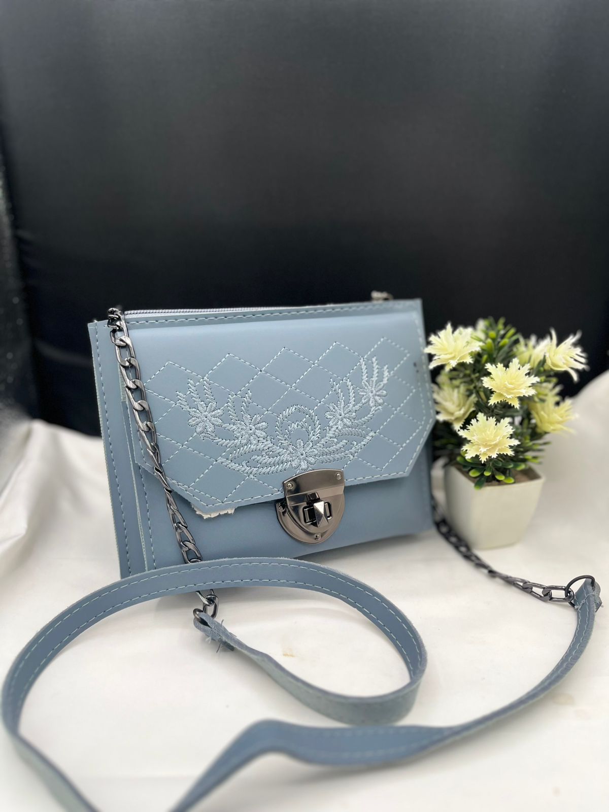HALF CHAIN BELT BAGS