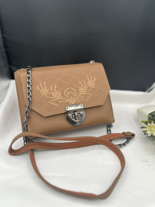 HALF CHAIN BELT BAGS