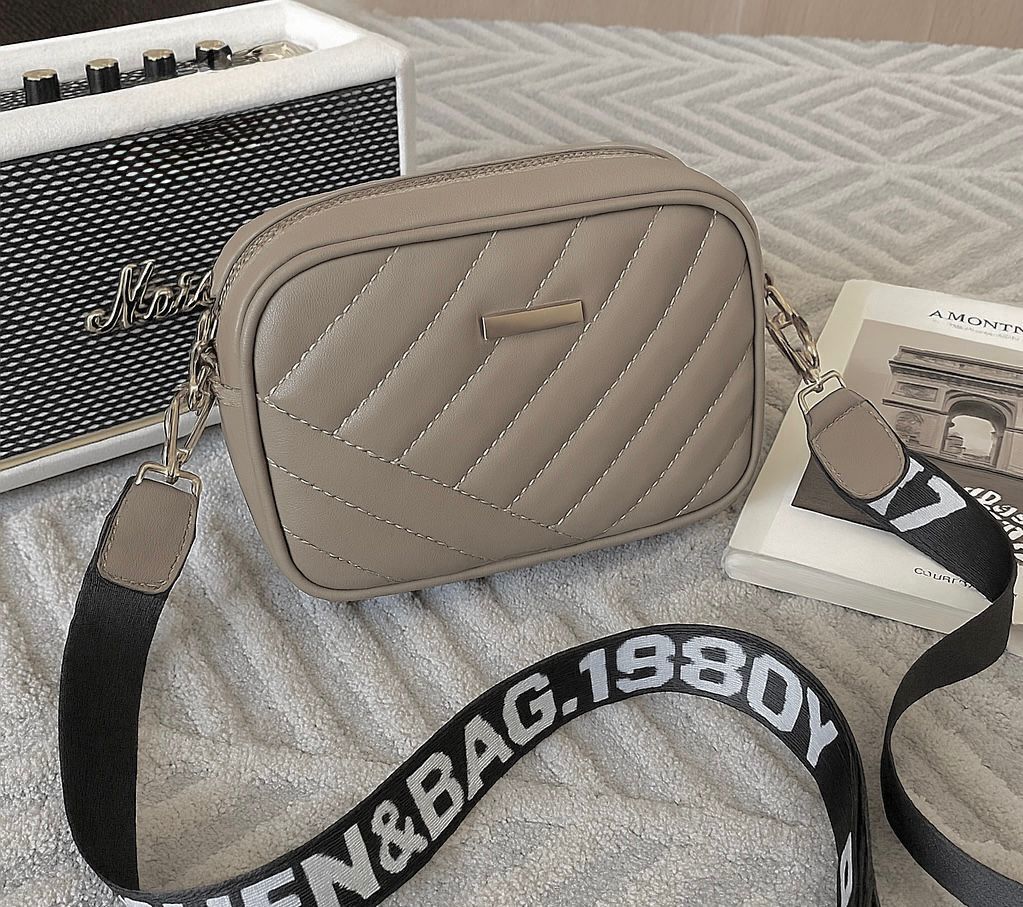 CROSS BODY BAGS