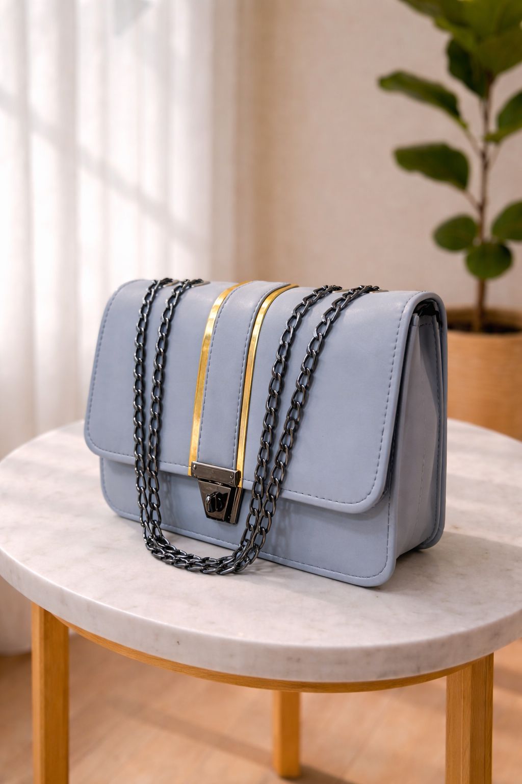 CLASSIC CHAIN HAND BAG