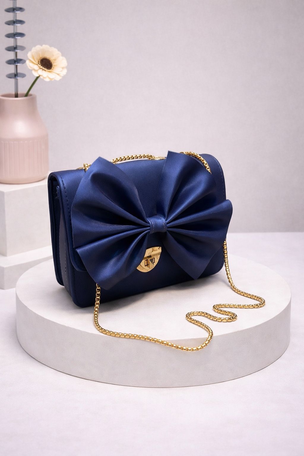 LADY BOW CLASSIC HAND BAG